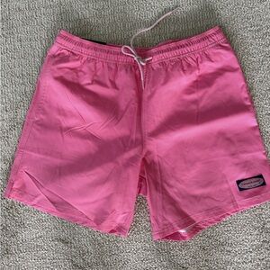 Vineyard Vines 7 inch Fine Line Chappy Trunk | Sweet Taffy